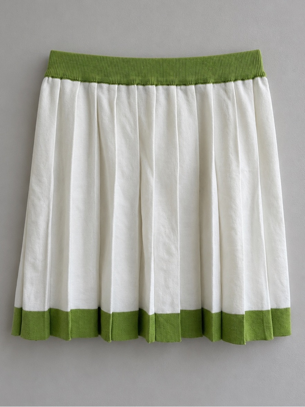 Daisy White Pleated Mini Skirt with Green Trim Size XL NWT